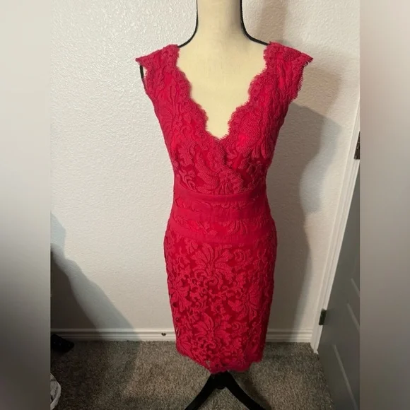Tadashi Shoji (SALE) Red embroidered lace banded sheath dress in size 4 - Picture 2 of 9